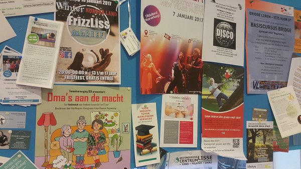 a3posters op het prikbord in de supermarkt.